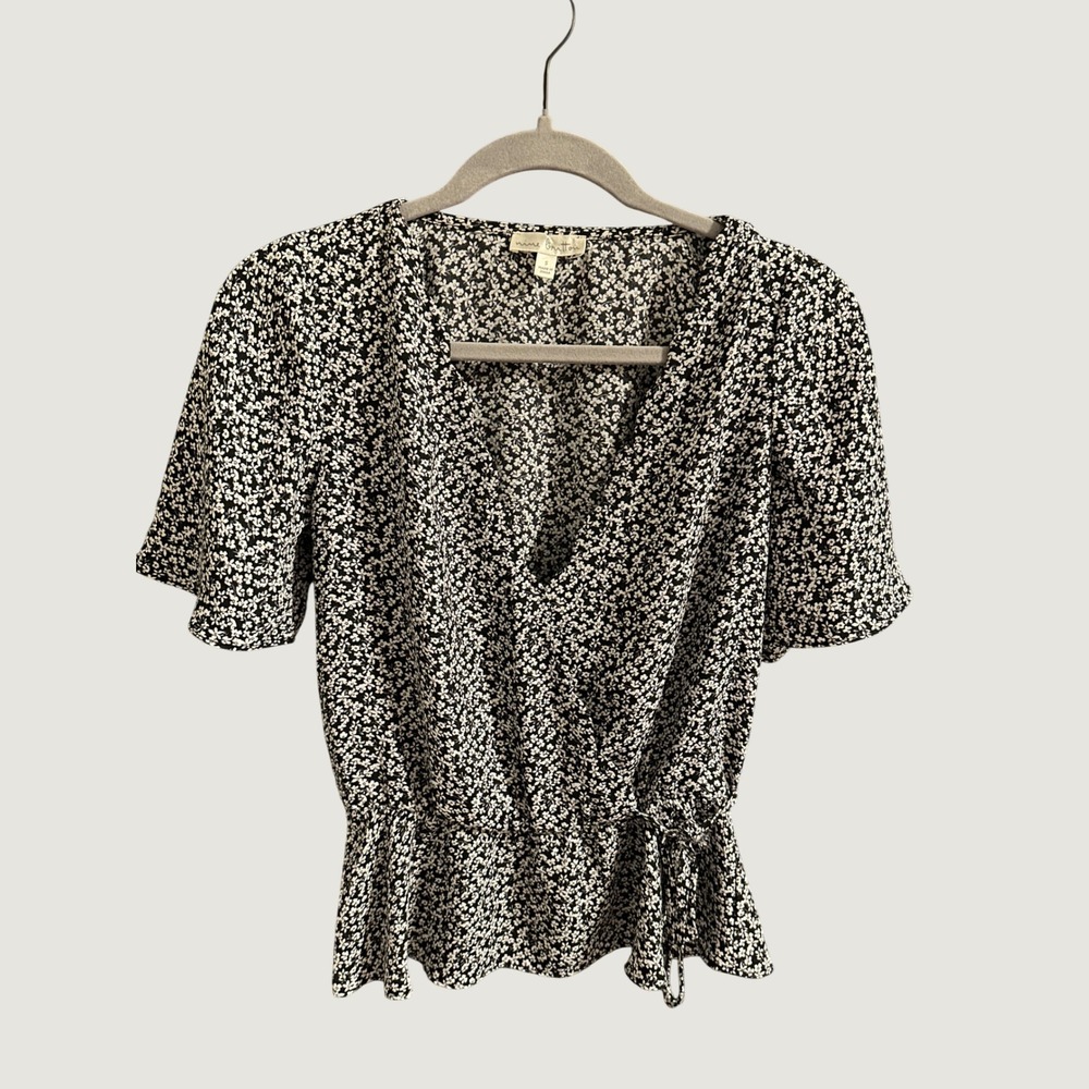 Nine Britton Ditzy Floral Wrap Top Peplum Short Sleeve V Neck Black White‎ Small